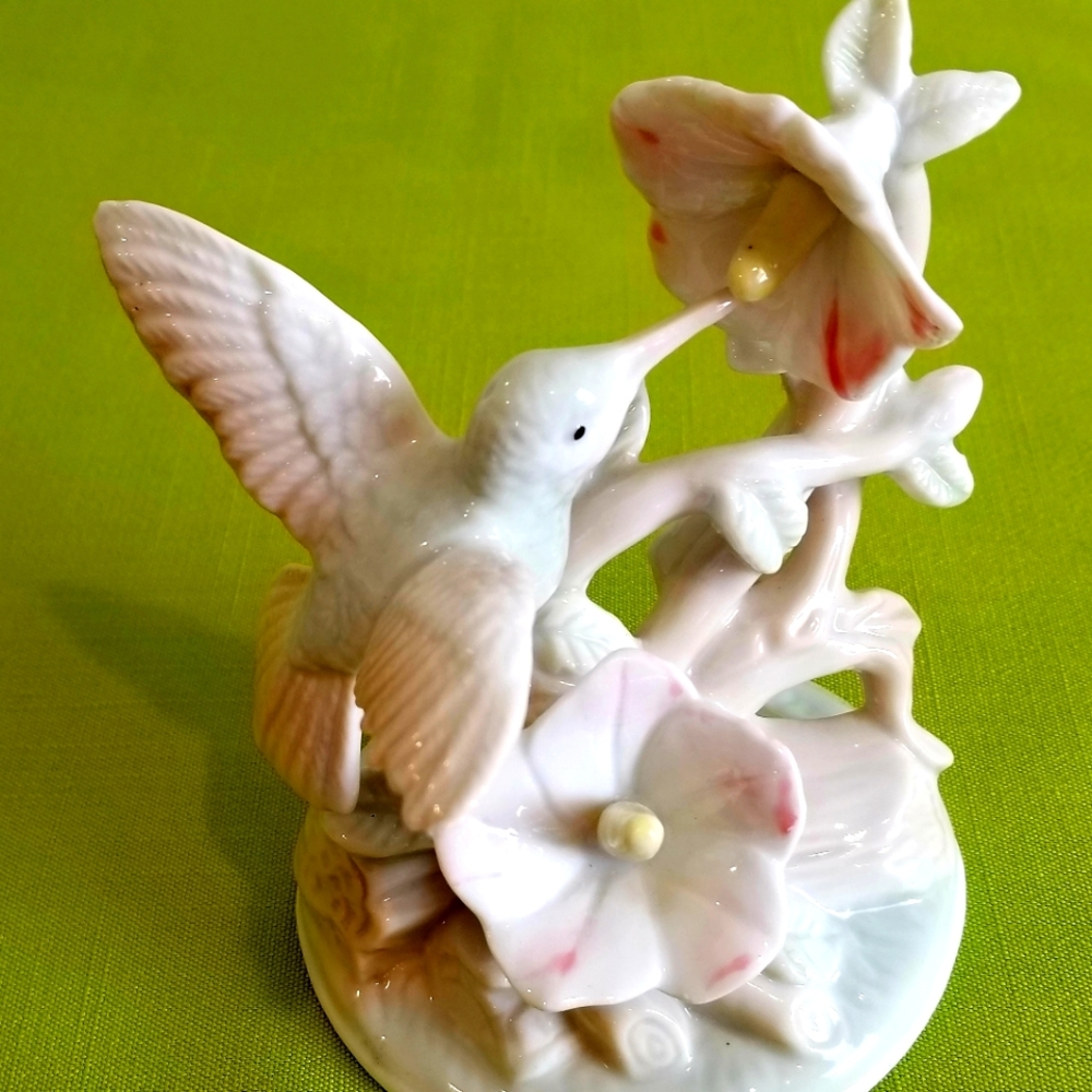Vintage Davar Hummingbird Figurine